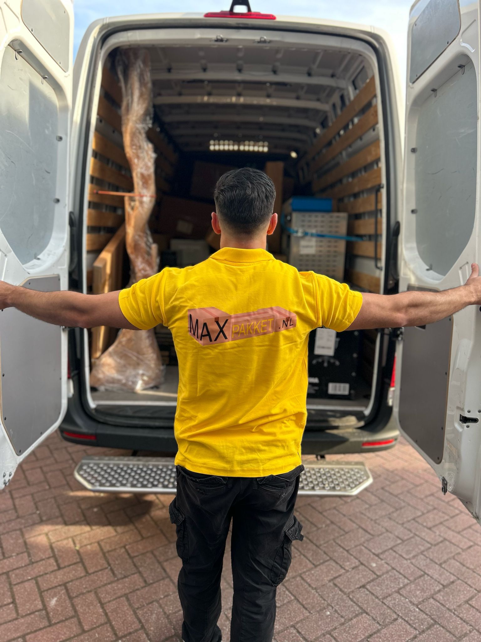 Max Pakket bezorger 3